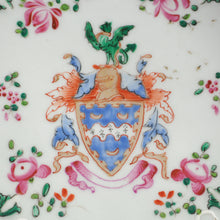 Load image into Gallery viewer, Samson Porcelain reticulated armorial dinner plate, France, c.1860