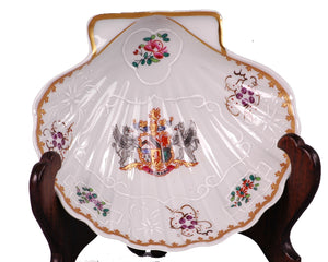 Samson Porcelain Scallop Shell Dish with a Coat of Arms